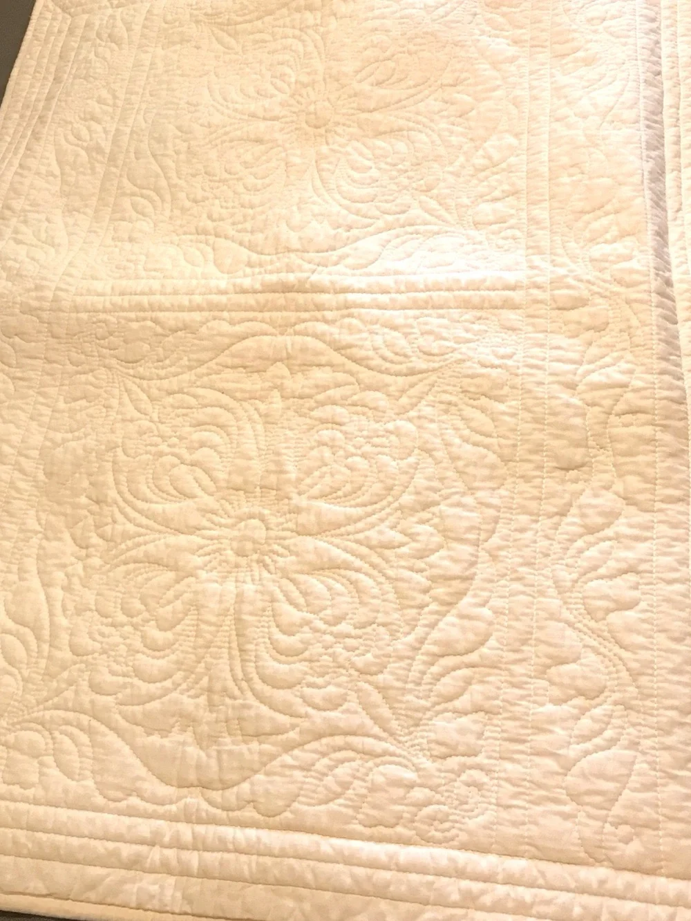 Classic White Quilted Bedspread with Pillow Shams